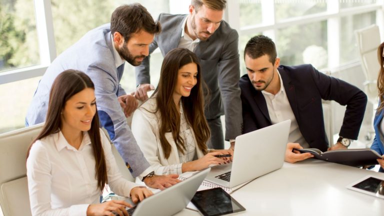 Le Recrutement Pénurique en 2026 : Pourquoi l’Approche Directe est l’Unique Levier de Croissance ?